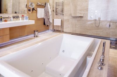 Refinished Bathtub in Bathroom Setting